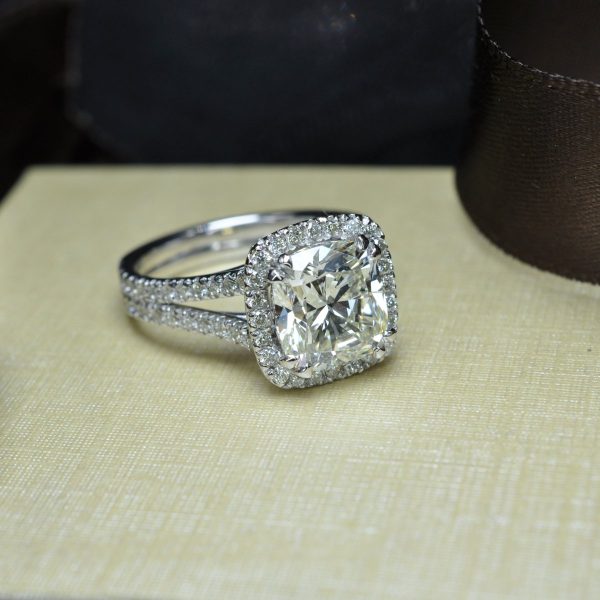 Elegant 3.86 CT Cushion and Round Cut Diamond Engagement Ring in Platinum Fashion