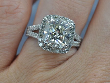 Elegant 3.86 CT Cushion and Round Cut Diamond Engagement Ring in Platinum Fashion